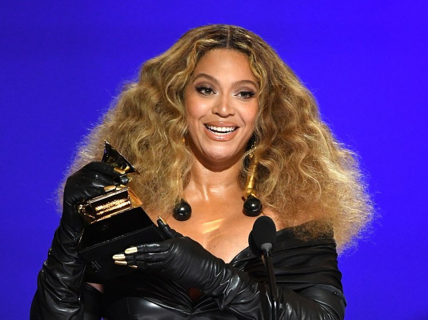 Beyonce me pamje joshëse në “Grammy”