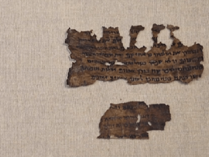 Zbulim në shkretëtirë/ Gjendet dorëshkrimi biblik 2 mijë vjeçar