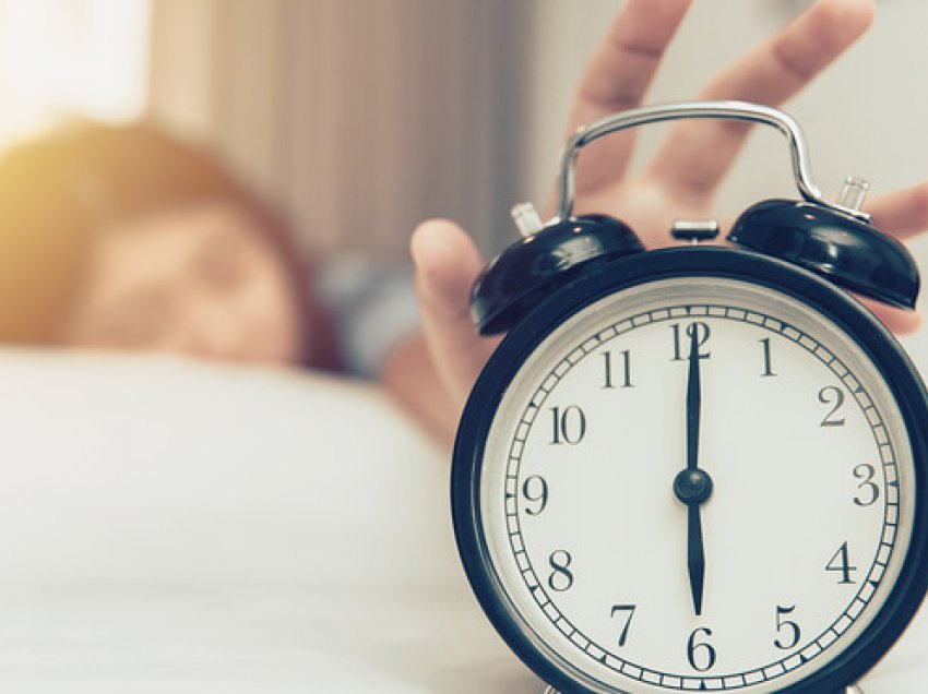 Zgjimi herët në mëngjes, si ndikon në shëndetin e trurit