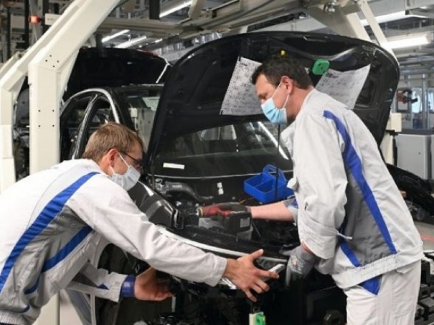 Volkswagen po dërgon 4 mijë punëtorë në pension të parakohshëm