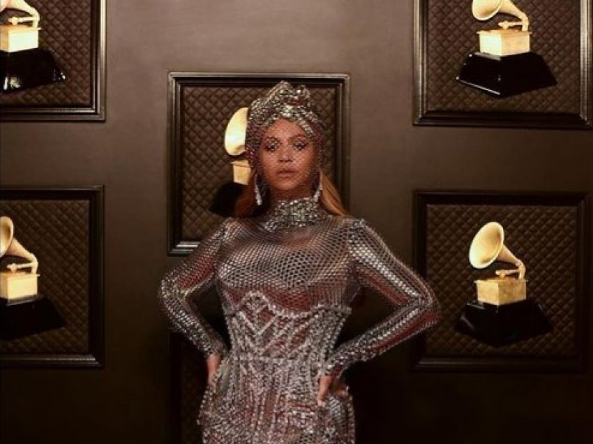 Bëri historinë në “Grammy”, Beyonce ndan imazhe të reja nga paraqitja glamuroze