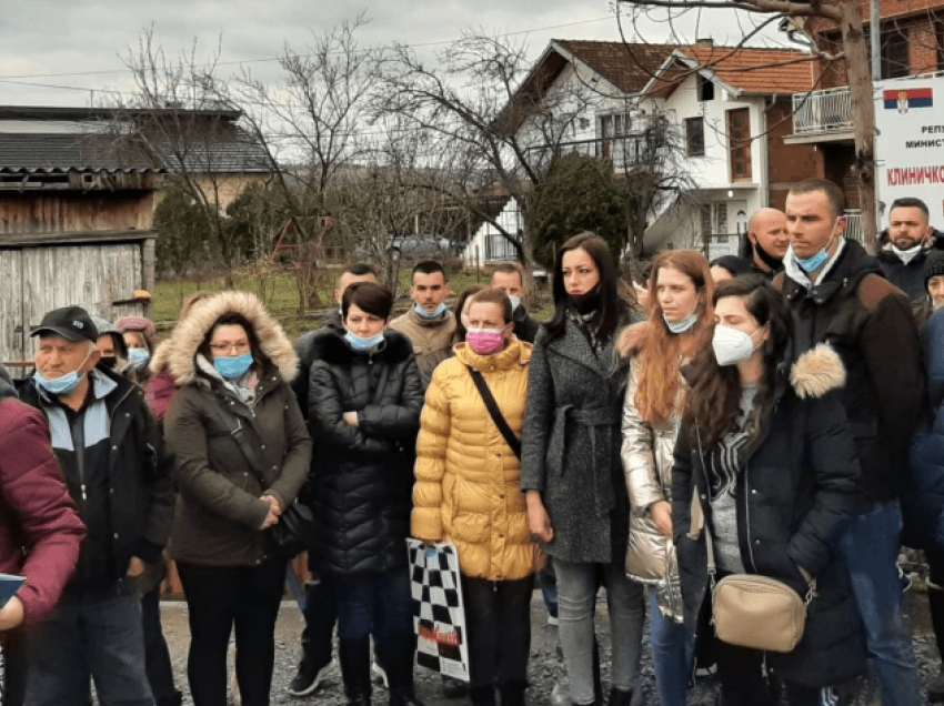 Pakënaqësia e serbeve në Kosovë ndaj punësimeve partiake