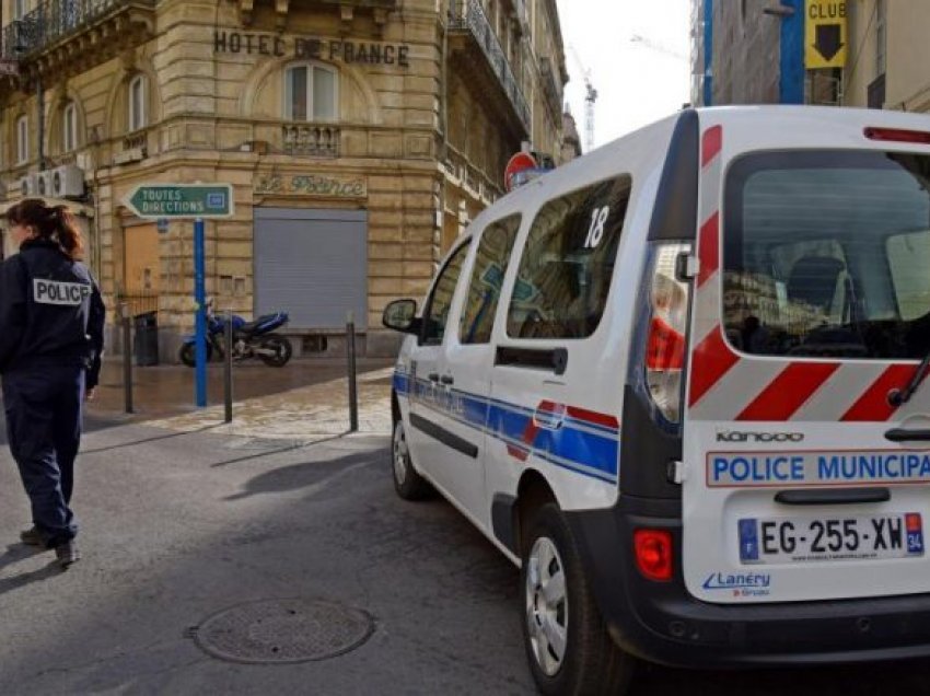 Pensionistit francez i pritet qafa afër një kishe në Montpellier
