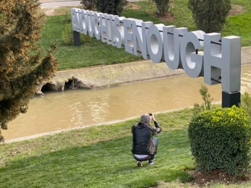Shprehja e Bushit për Kosovën - Instalacioni i veçantë në Tiranë