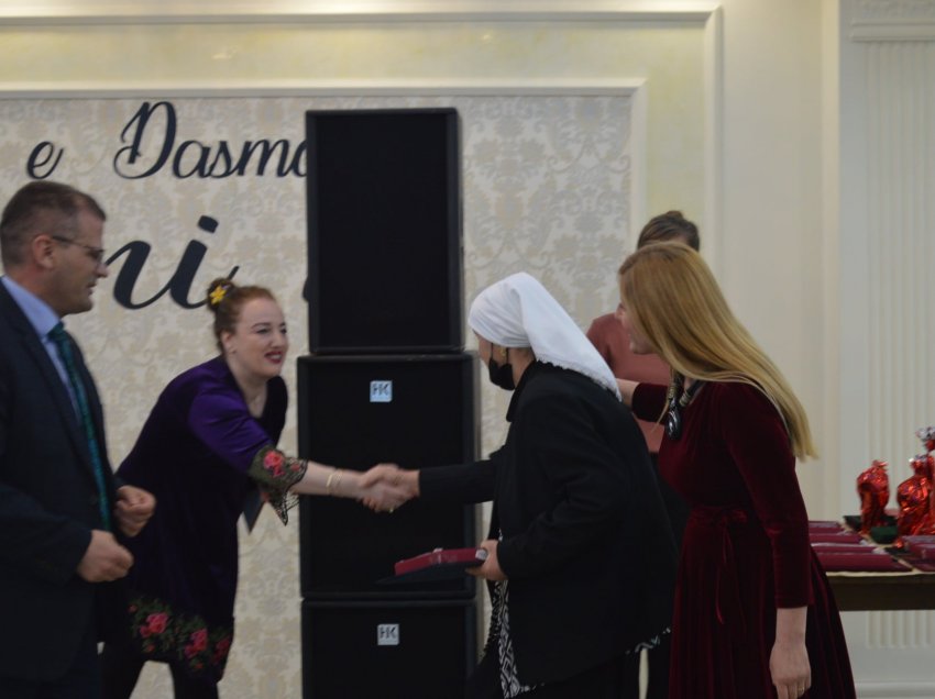 Zyra për Barazi Gjinore ndanë mirënjohje për gratë që kanë kontribuar ndër vite në Malishevë