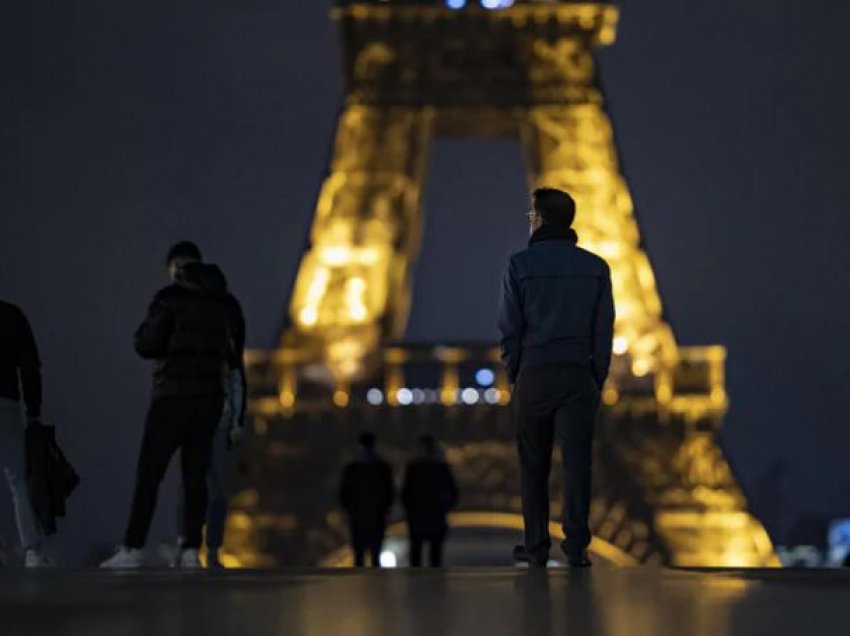 Franca i frikësohet valës së tretë të covid, bllokohet Parisi