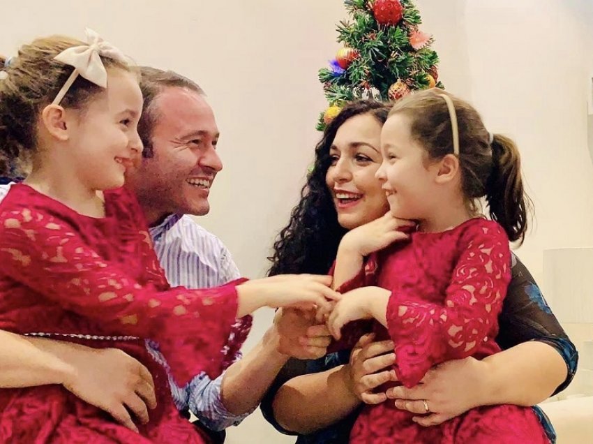Vjosa Osmani ua kushton dy vajzave të saj Ditën e Lumturisë: T’i vlerësojmë ata që na sollën kënaqësi