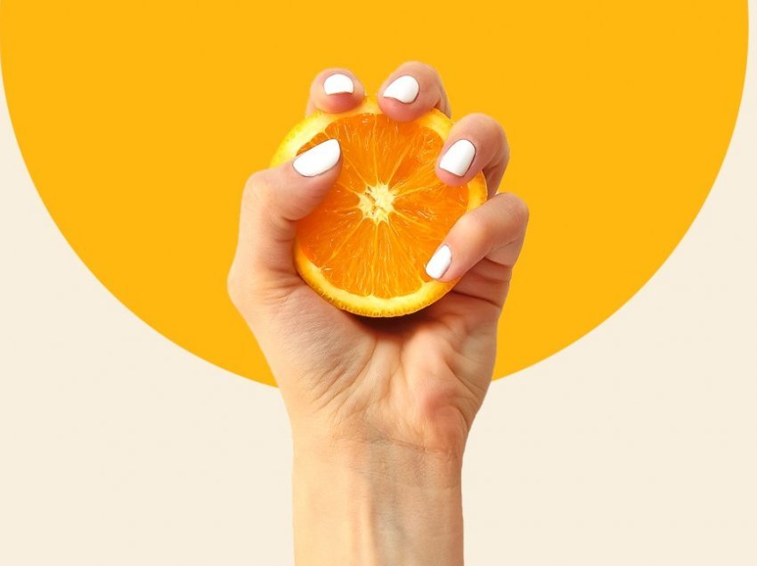 Përgatite vetë serumin me vitaminë C për lëkurën tënde!