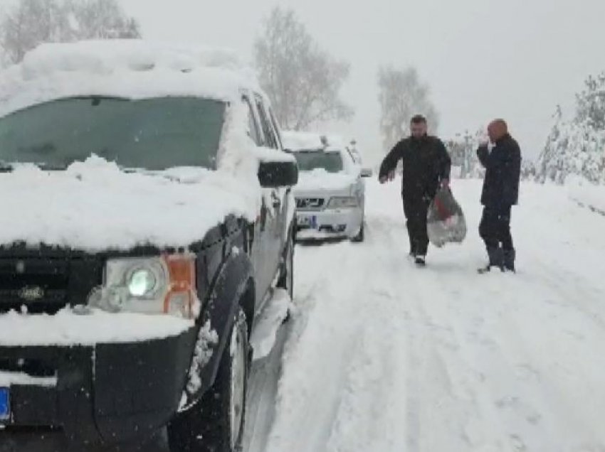 Dëborë në pranverë/ Reshje në qarkun e Korçës dhe veri të vendit, vështirësi në zonat e thella
