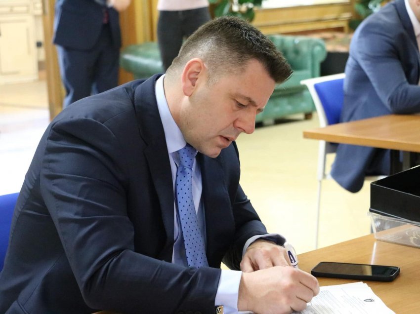 Betohet edhe Bekë Berisha, për të tretën herë deputet i Kuvendit të Kosovës