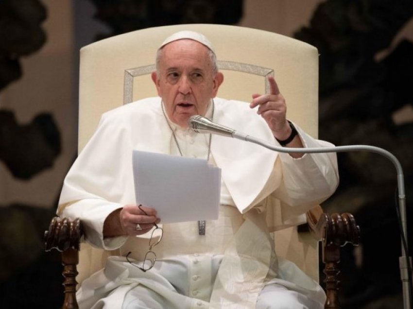 Papa Françesku: Mafia po përpiqet të përfitojë nga pandemia