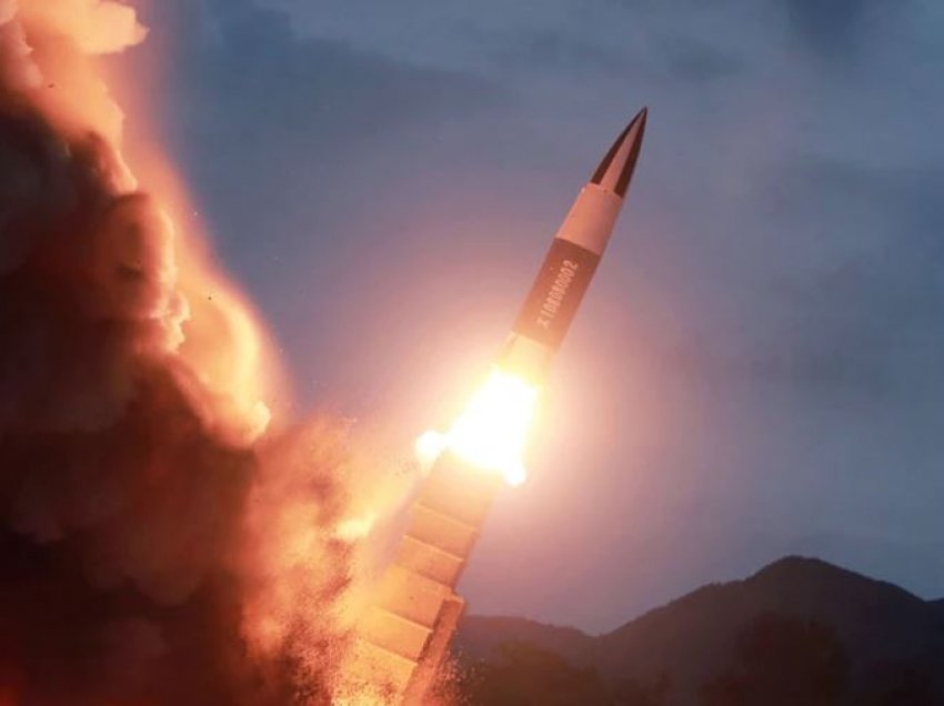 VOA: Koreja e Veriut lëshon dy raketa me rreze të shkurtër veprimi
