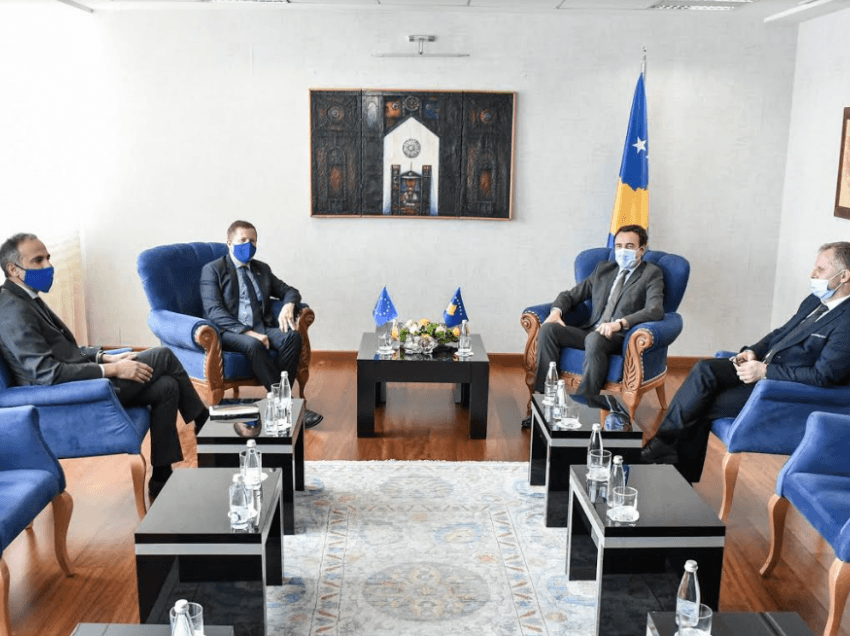 Kryeministri Kurti priti në takim ambasadorin e BE-së në Kosovë, Tomas Szunyog