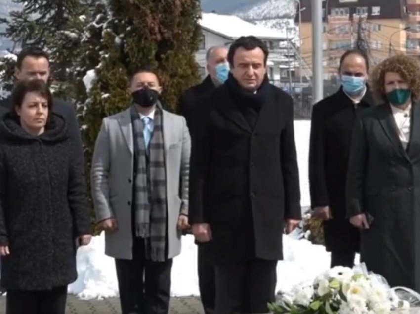 Kurti përkulet te varri i Rugovës, paralajmëron shumë shpejt seancë për zgjedhjen e Osmanit presidente
