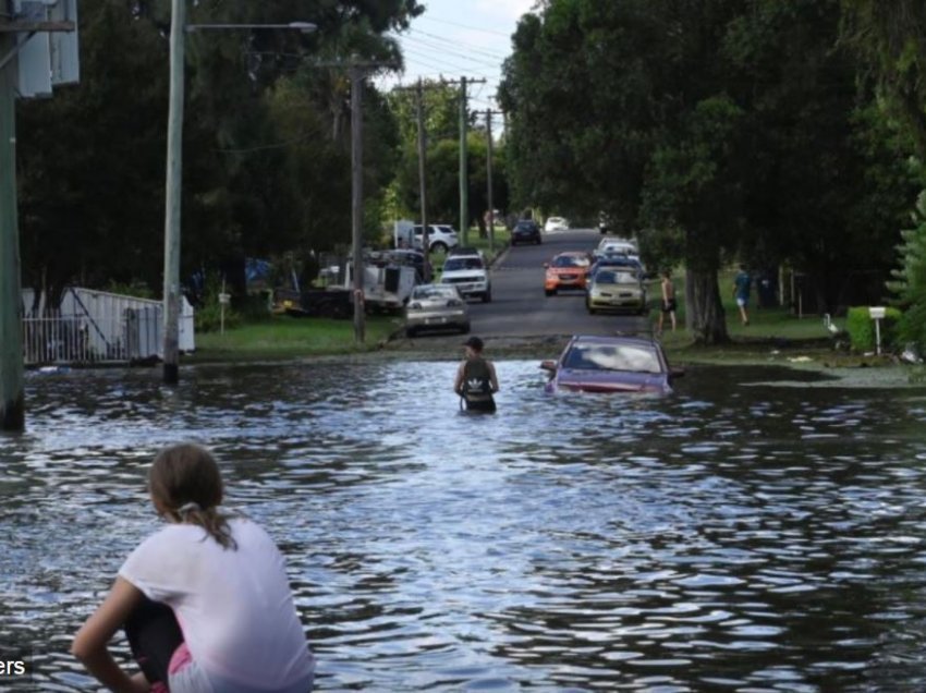 Disa australianë kthehen në shtëpitë e tyre pas përmbytjeve të mëdha