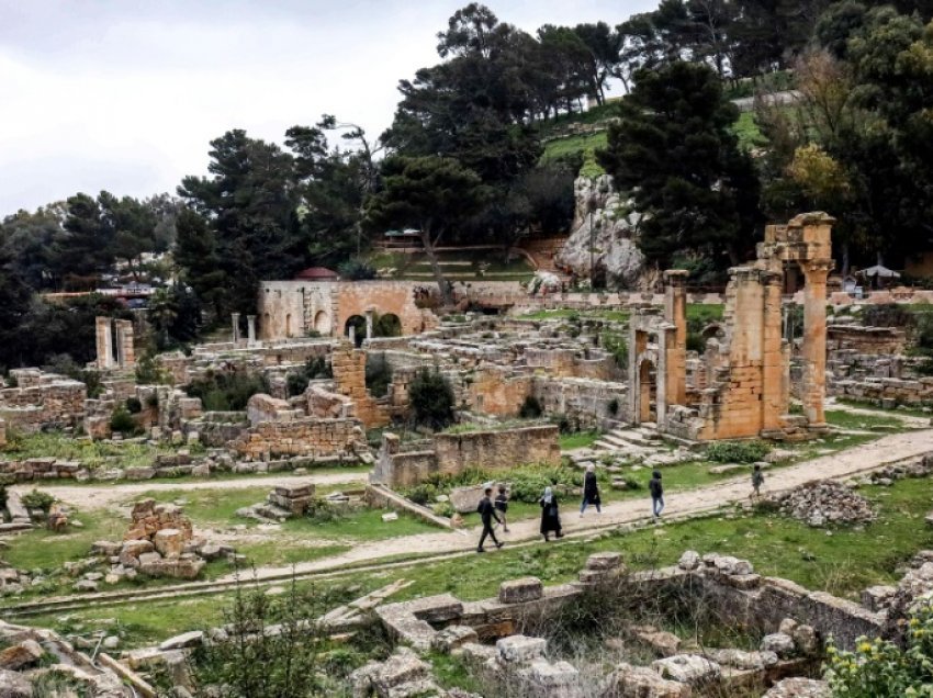 Plaçkitjet dhe buldozerët kërcënojnë qytetin antik Cyrene