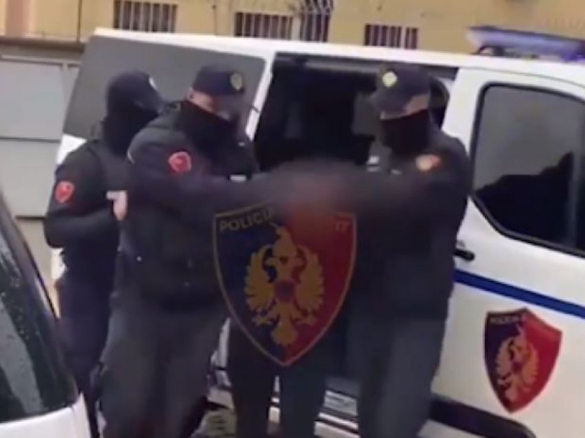 U merrte para qytetarëve duke thënë se do i punësonte, arrestohet 27-vjeçari në Tiranë