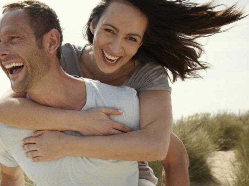 Bashkëshorti i lumtur të zgjat jetën, tregon studimi