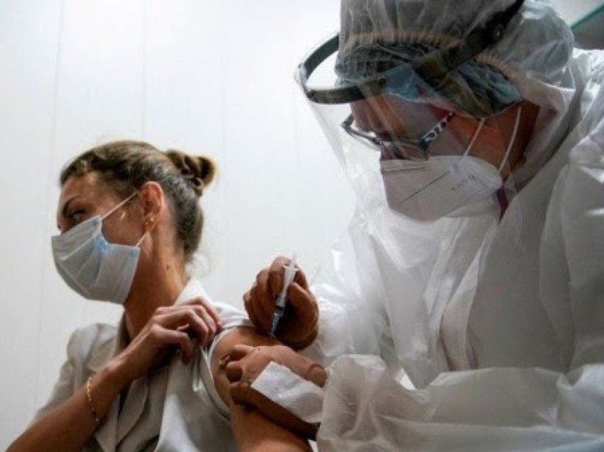 ​Edhe 200 mjekë të Kosovës do të marrin nesër vaksinat anti-Covid në Kukës