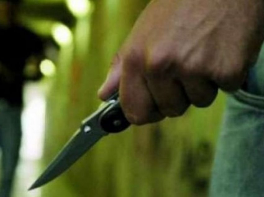 Sulmoi me thikë dy persona në një lokal, Gjykata në Ferizaj merr vendim për të dyshuarin