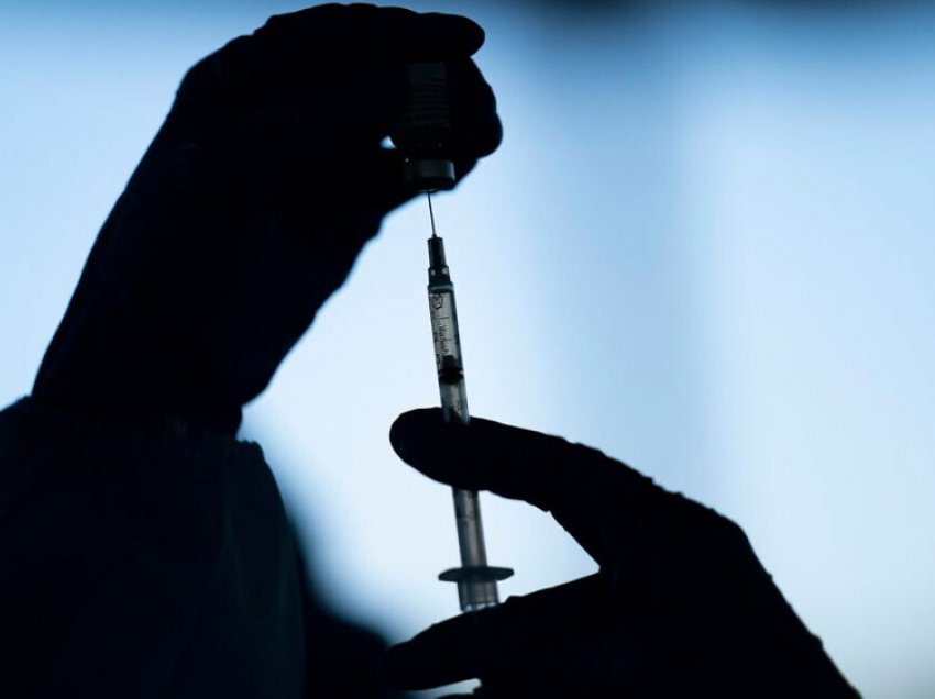 Rrjeteve sociale u kërkohet t’ua mbyllin llogaritë dezinformuesve për vaksinat anti-COVID