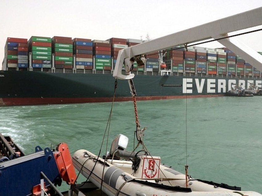 321 anije të bllokuara në Kanalin e Suezit, kostoja miliarda dollarë