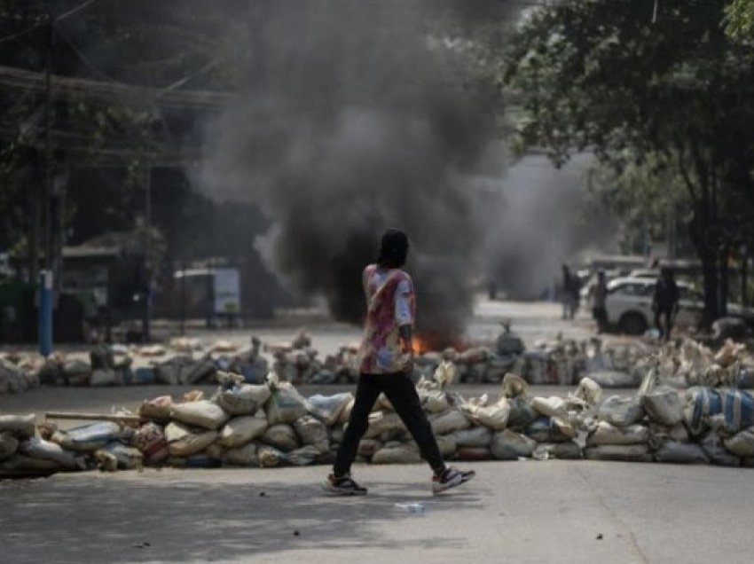 Forcat e sigurisë në Birmani qëlluan mbi qytetarët gjatë funeralit