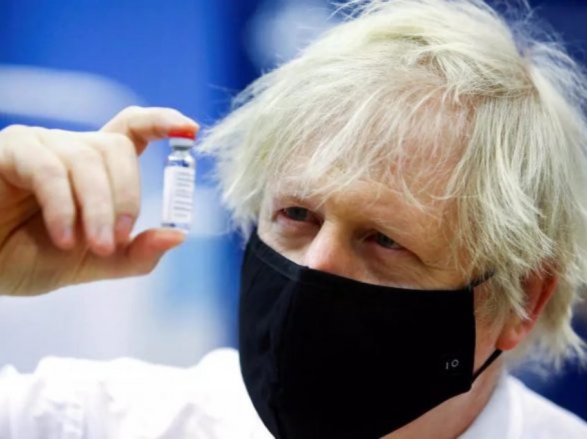 Boris Johnson nxitet t’u dhurojë vaksina kombeve më të varfra
