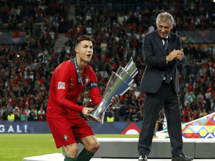Trajneri i Portugalisë, Santos mbron Ronaldon: Është shembull dhe do mbetet kapiten