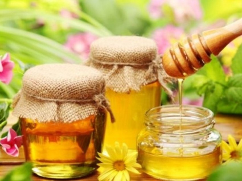 Këshilla që do iu duhen: Si të përdorni mjaltin që të mos plakeni
