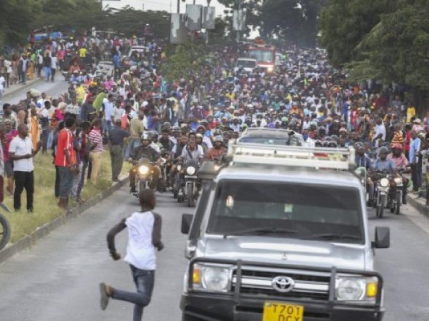 Ceremonia e varrimit të presidentit të Tanzanisë, vdesin 45 persona
