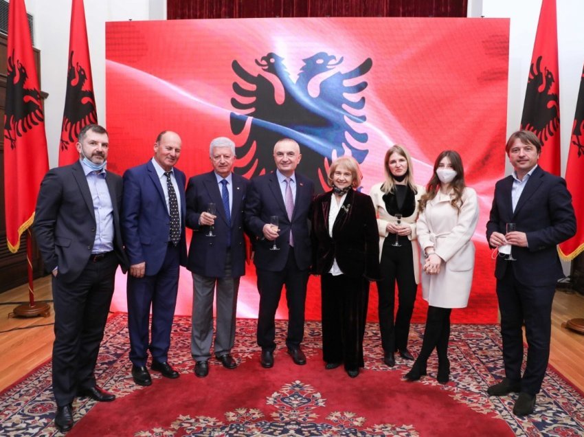 Presidenti i Shqipërisë Meta vlerëson tre njerëz të sportit!