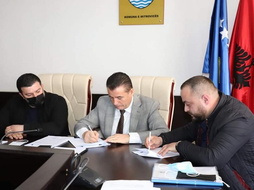 Në Mitrovicë janë nënshkruar kontrata për investime në Parkun Industrial