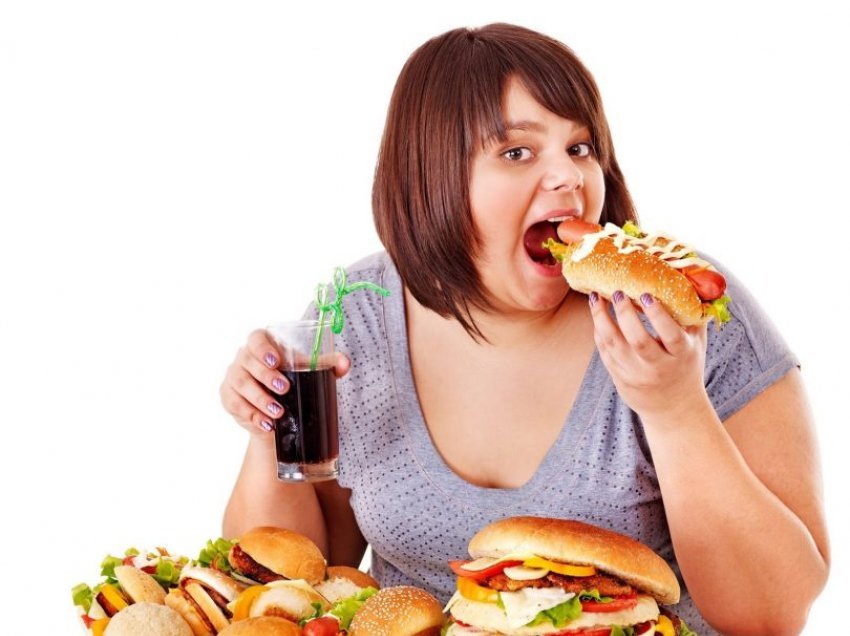 Shumica e njerëzve me mbipeshë hanë edhe kur nuk janë të uritur