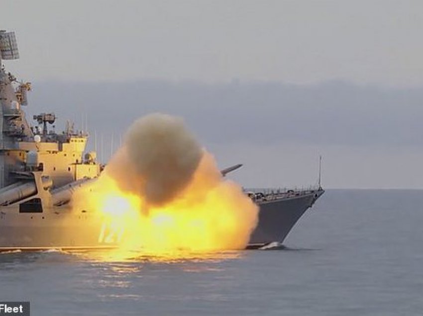 “Paralajmërimi” i Putin për Perëndimin, anija luftarake lëshon raketa supersonike në Detin e Zi