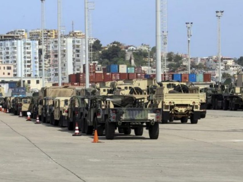 Reuters i bën jehonë zbarkimit të ushtrisë amerikane në Portin e Durrësit 