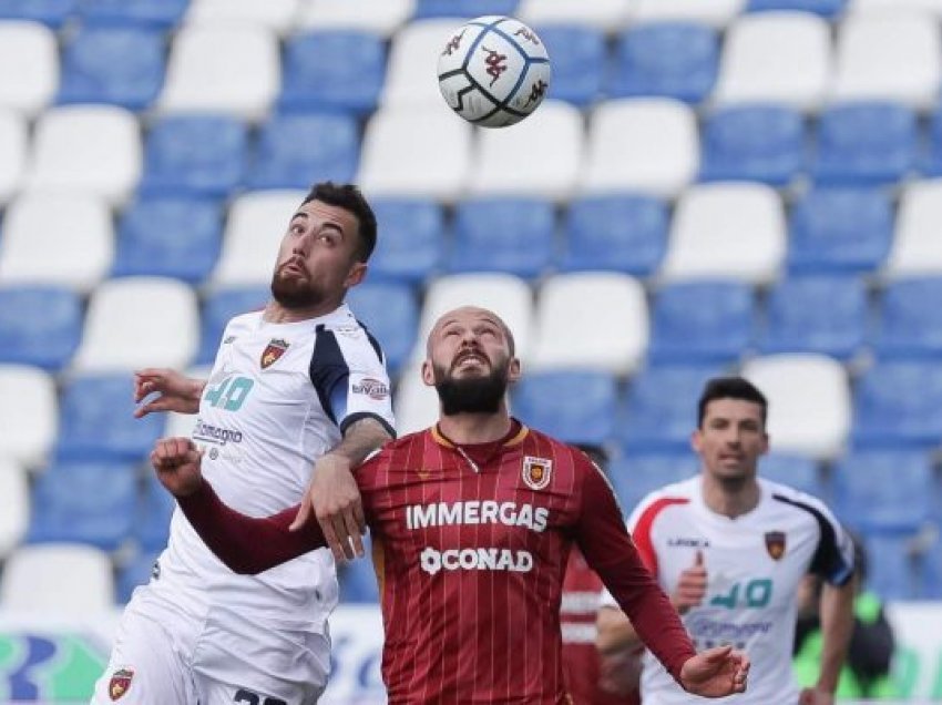 Arlind Ajeti mban në lojë skuadrën e tij në Serie B