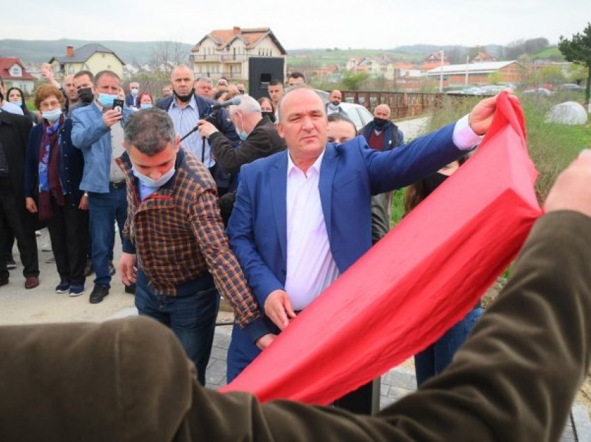 Përurohet pllaka e 31 të rënëve në Lluzhan të Podujevës