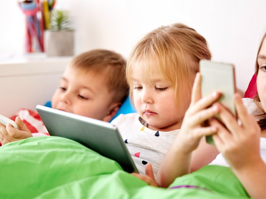 Fëmijët dhe celulari, ja çfarë këshillojnë neuroshkencëtarët