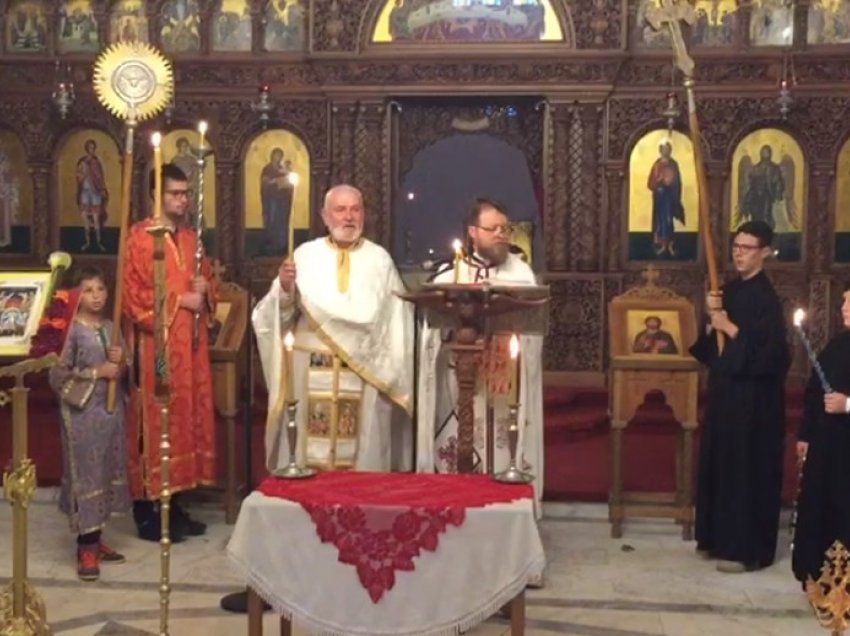 Besimtarët në Berat kremtojnë Pashkët ortodokse: Është fitorja e jetës mbi vdekjen dhe e dritës mbi errësirën