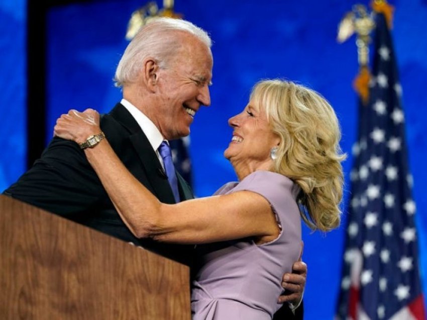 Biden befasoi gruan e tij me një gjest romantik