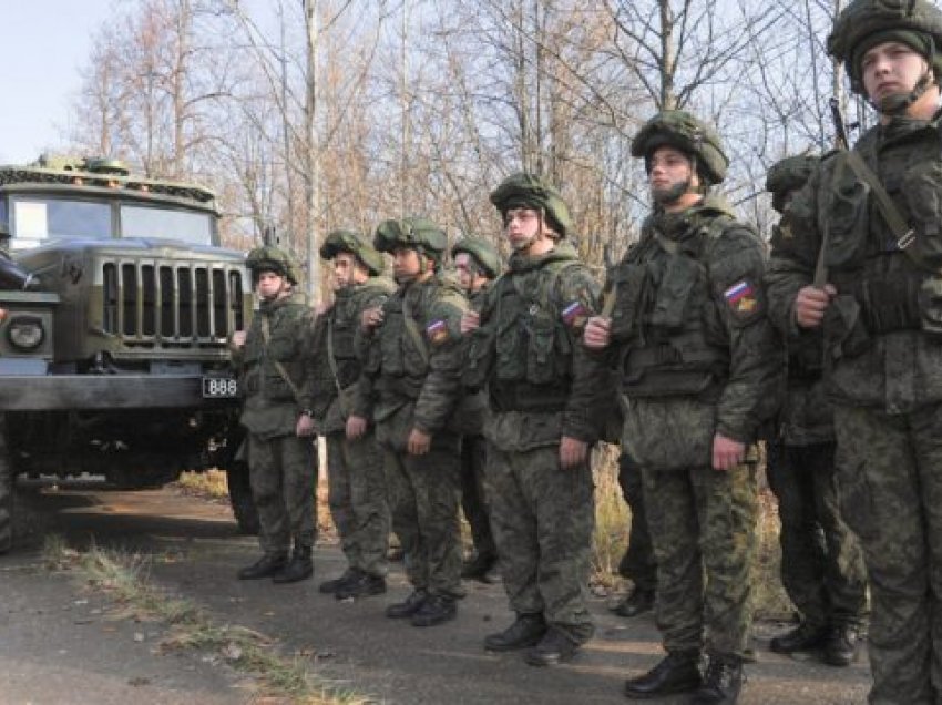 Largoi ushtrinë nga kufiri me Ukrainën, zbulohet lëvizja e radhës e Rusisë