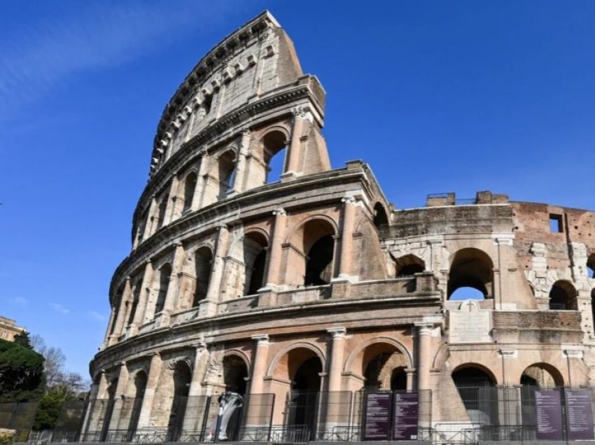Në Koloseumin e Romës do të rindërtohet dyshemeja e gladiatorëve