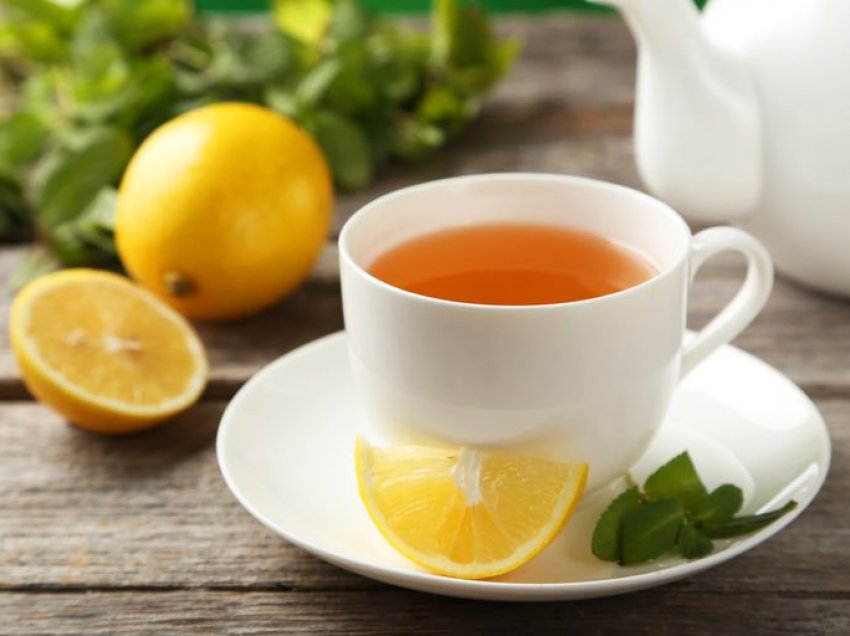 I shtoni çajit limon, kjo mund ta dëmtoj shëndetin tuaj