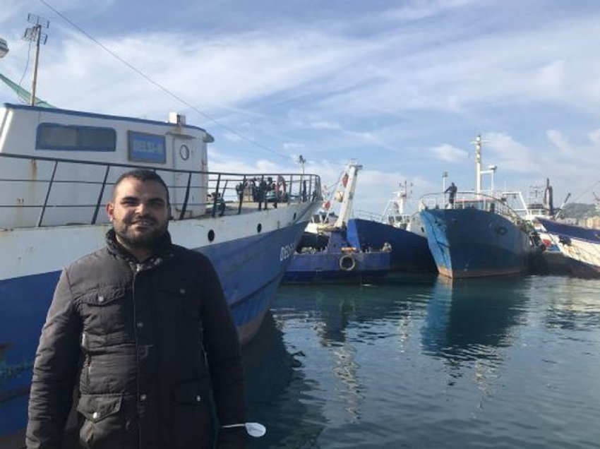 Peshkatarët nga Turqia dhe Egjipti mbajnë në det flotën shqiptare të peshkimit