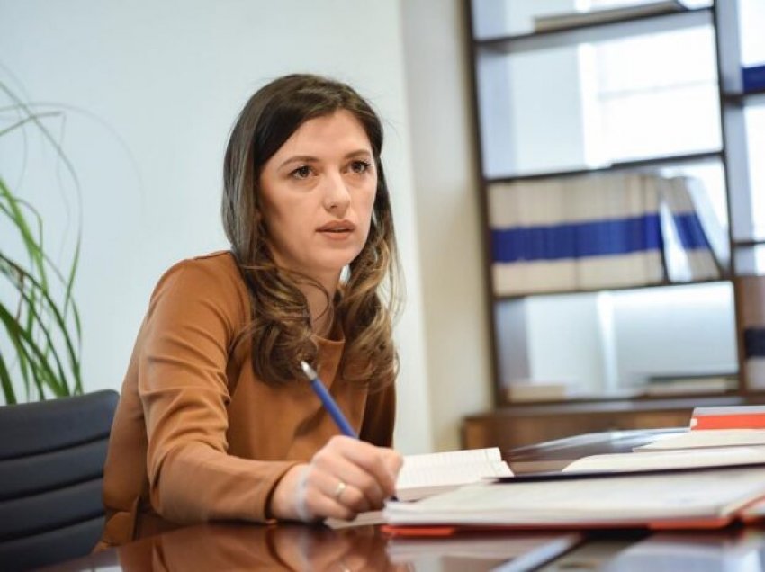 Albulena Haxhiu: Haradinaj ka pritur kriminel në zyrën e tij