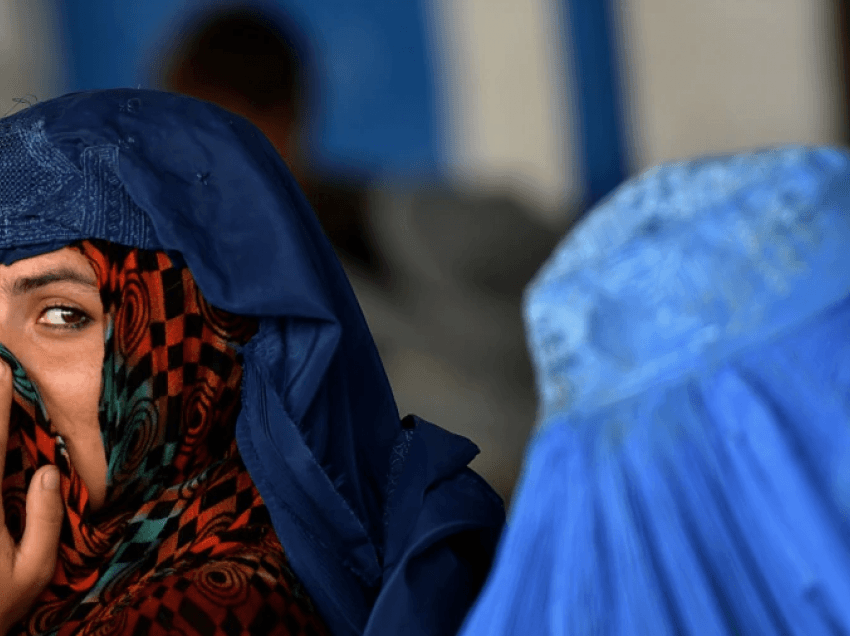 Talibanët “mund të bëjnë kthim mbrapa” në të drejtat e grave