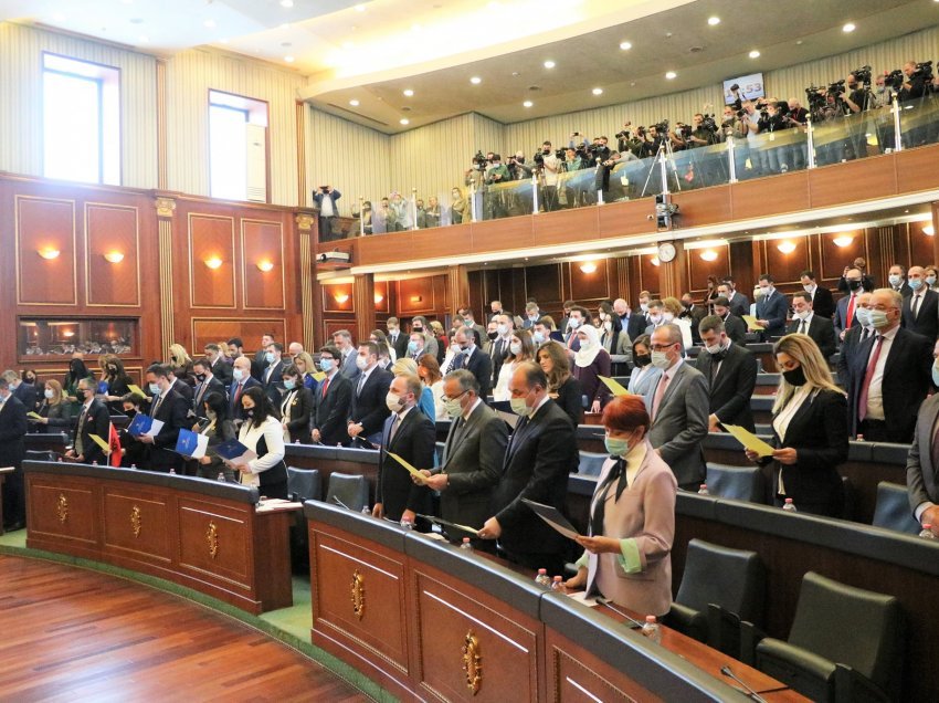Pasi u zgjodhën deputetë, Universiteti i Prishtinës pezullon punën e 11 profesorëve