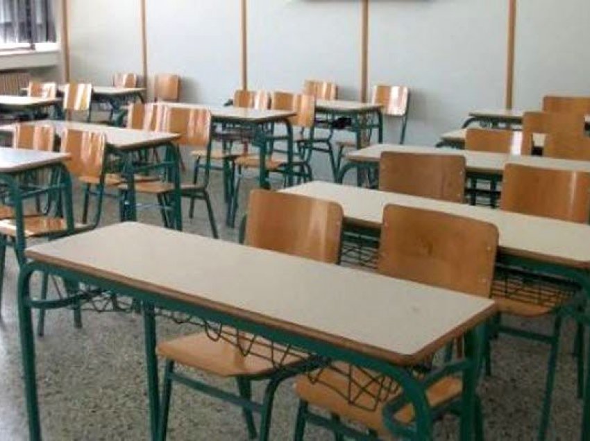 Greqia hap shkollat të hënën, mësuesit dhe nxënësit me detyrim vetëtestimin dy herë në javë