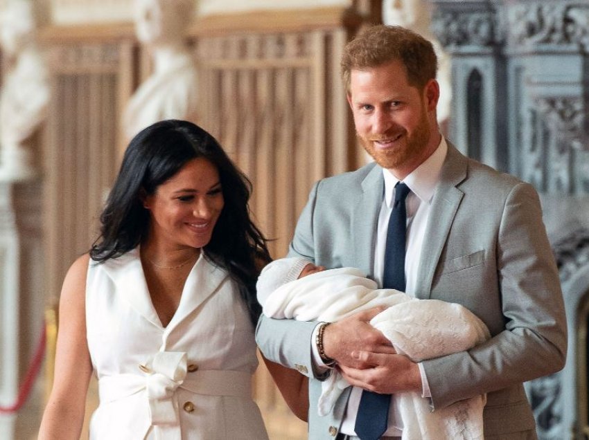 Archie feston sot 2-vjetorin e lindjes, ja se si e uroi familja mbretërore djalin e Princit Harry dhe Meghan Markle